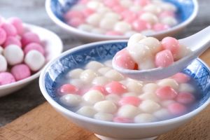 Pink-and-white-tangyuan.jpg