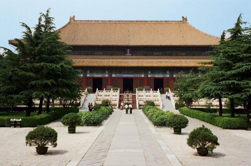 پرونده:Imperial Tombs of the Ming and Qing Dynasties.jpg